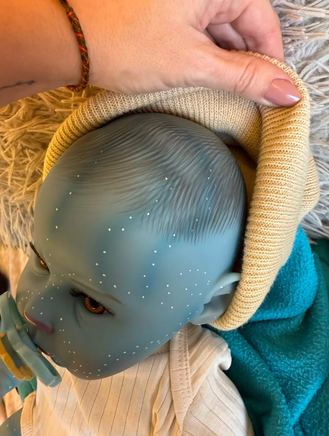„Nova“ – Avatar-inspirierte Reborn-Puppe mit Leuchteffekt – 50 cm Silikon-Babypuppe mit 3D-Hautstruktur & Gelben Augen