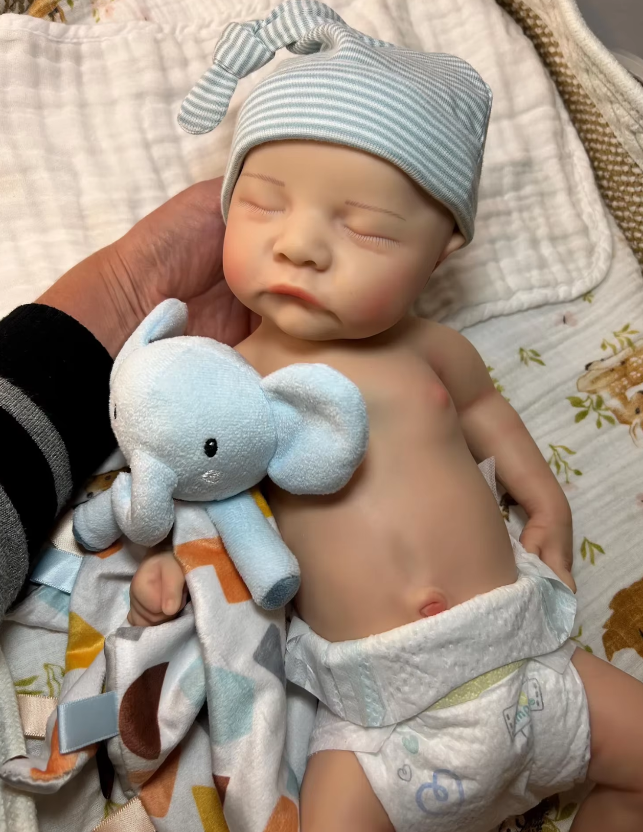 „Levi“ – 40 cm Vollsilikon Reborn Babypuppe Junge mit Öffnungsbarem Mund – Realistische Babypuppe Schweiz