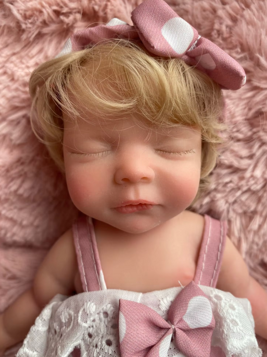 Bella – Die 28 cm Grosse Reborn Babypuppe aus Vollsilikon