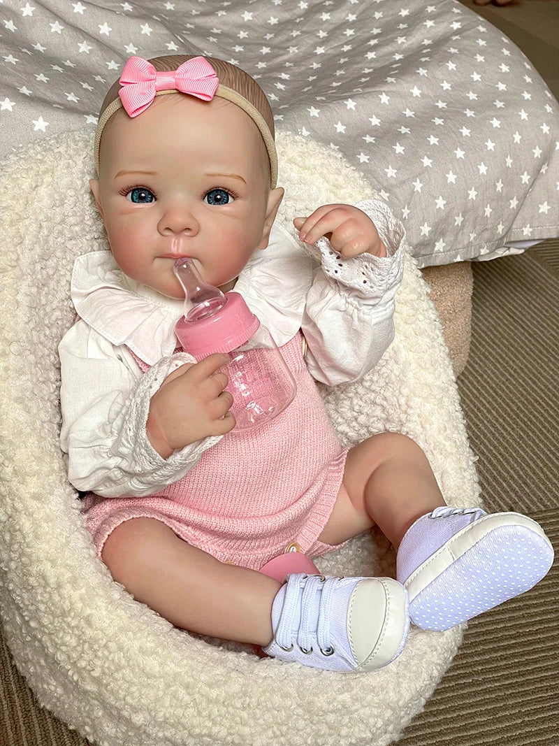 Elina – 50 cm bezaubernde Reborn Babypuppe mit blauen Augen & rosa Strickoutfit