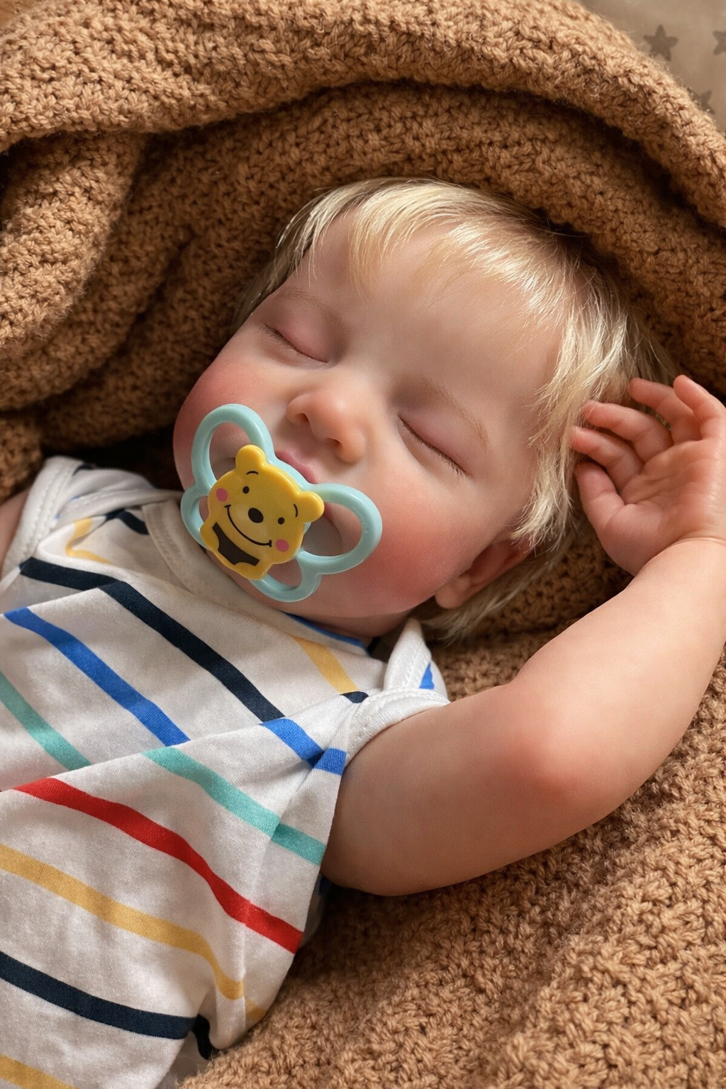 Noa – 50 cm schlafende Reborn Babypuppe mit blondem, handimplantiertem Haar