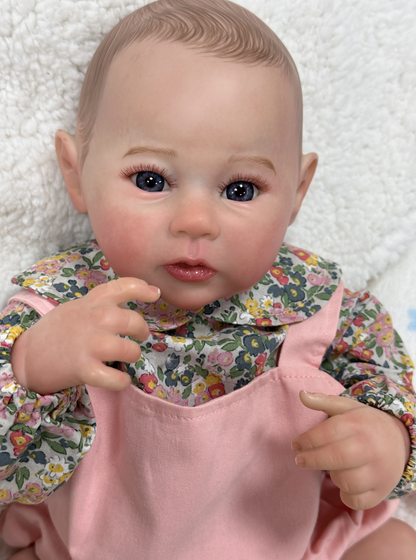 Olivia – 50 cm Lächelnde Reborn Babypuppe aus Silikon-Vinyl – Realistisches Neugeborenes Mädchen