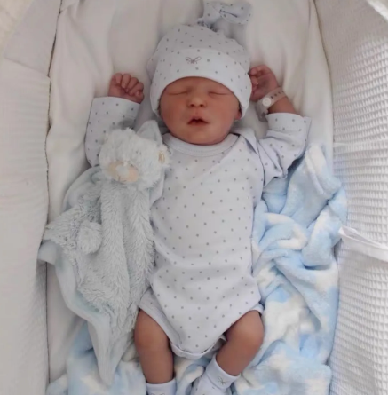 Schlafende Reborn Babypuppe Junge – 45 cm Flexibles Kleinkind mit Lebensechten Merkmalen